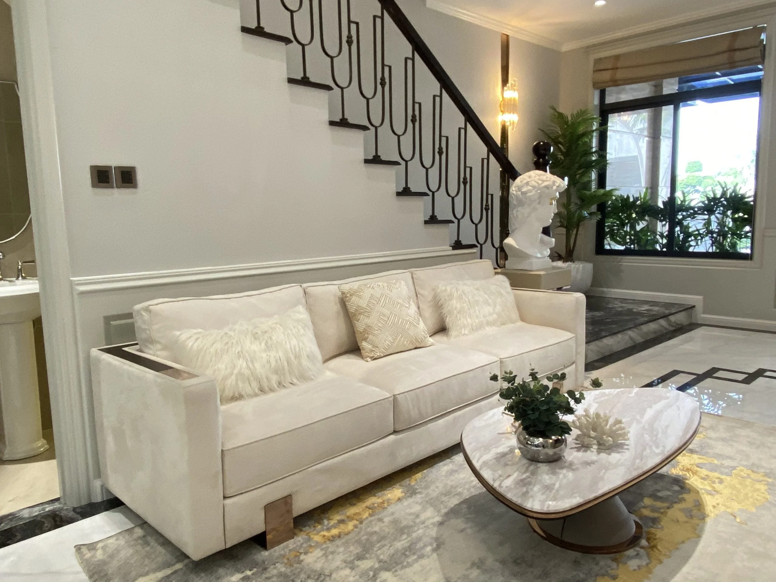 z3618339559780_86a19af1415927aeba1d0bc9248c33a4-scaled sofa phòng khách nhà phố